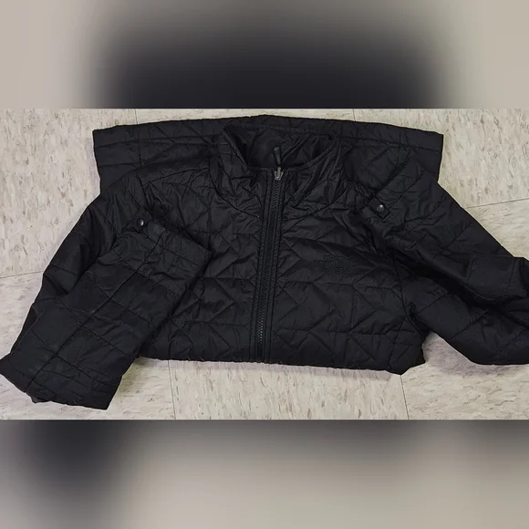 The North Face Quilted Jacket - Picture 7 of 8